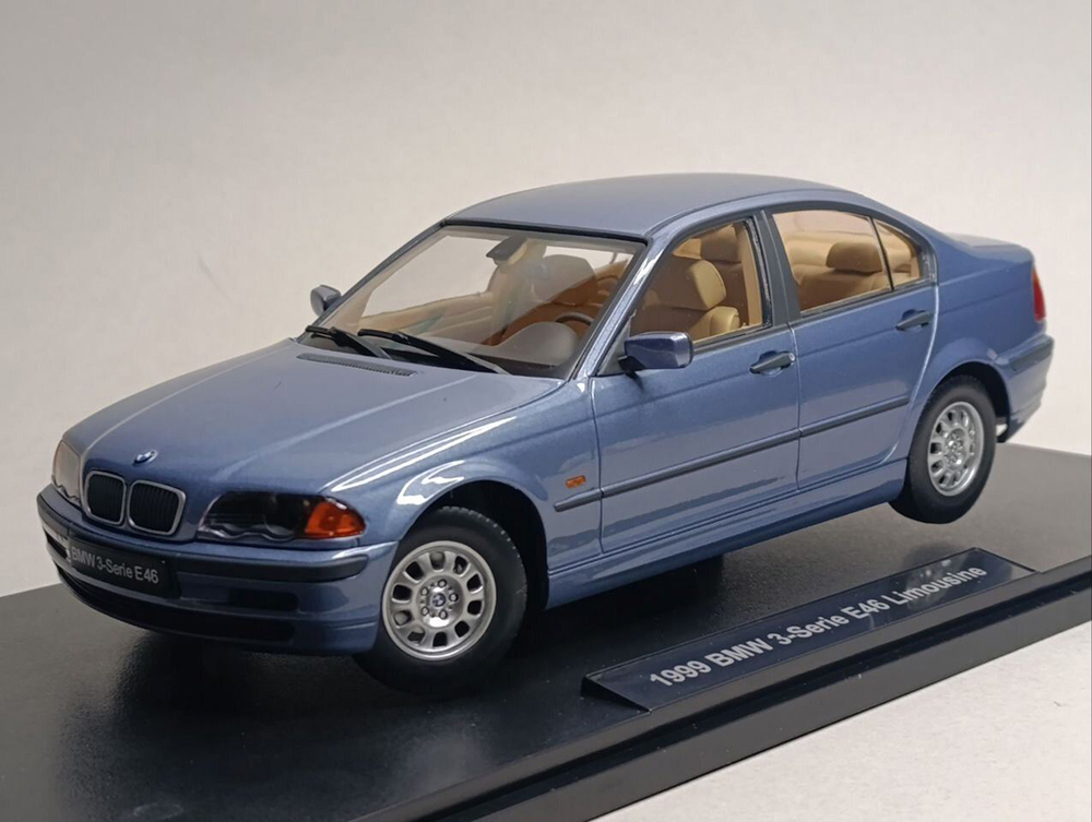 BMW 3 SERIES SEDAN (E46) HELLBLAU 1:18 KK SCALE