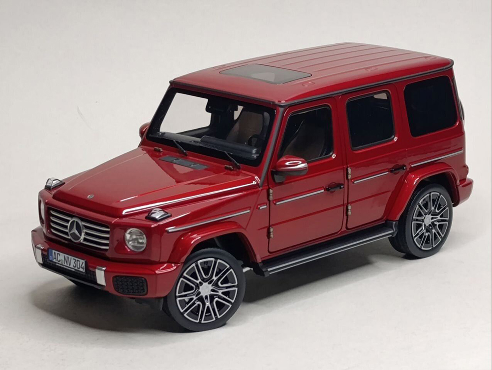 MERCEDES G-CLASS (W465) HYACINTH RED 1:18 NOREV