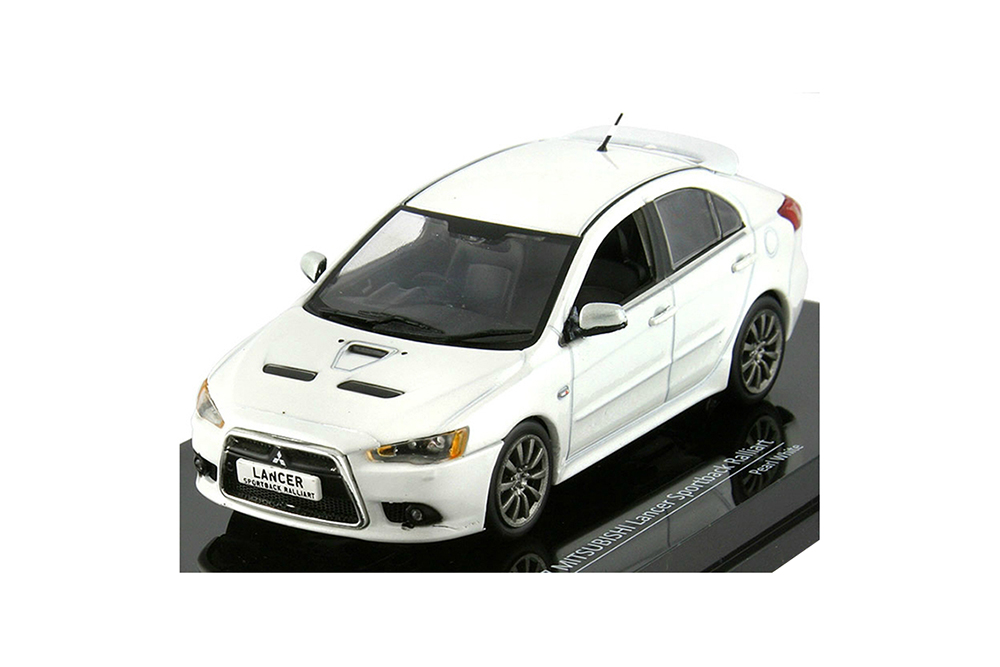 MITSUBISHI LANCER SPORTBACK RALLIART БЕЛЫЙ ПЕРЛАМУТР