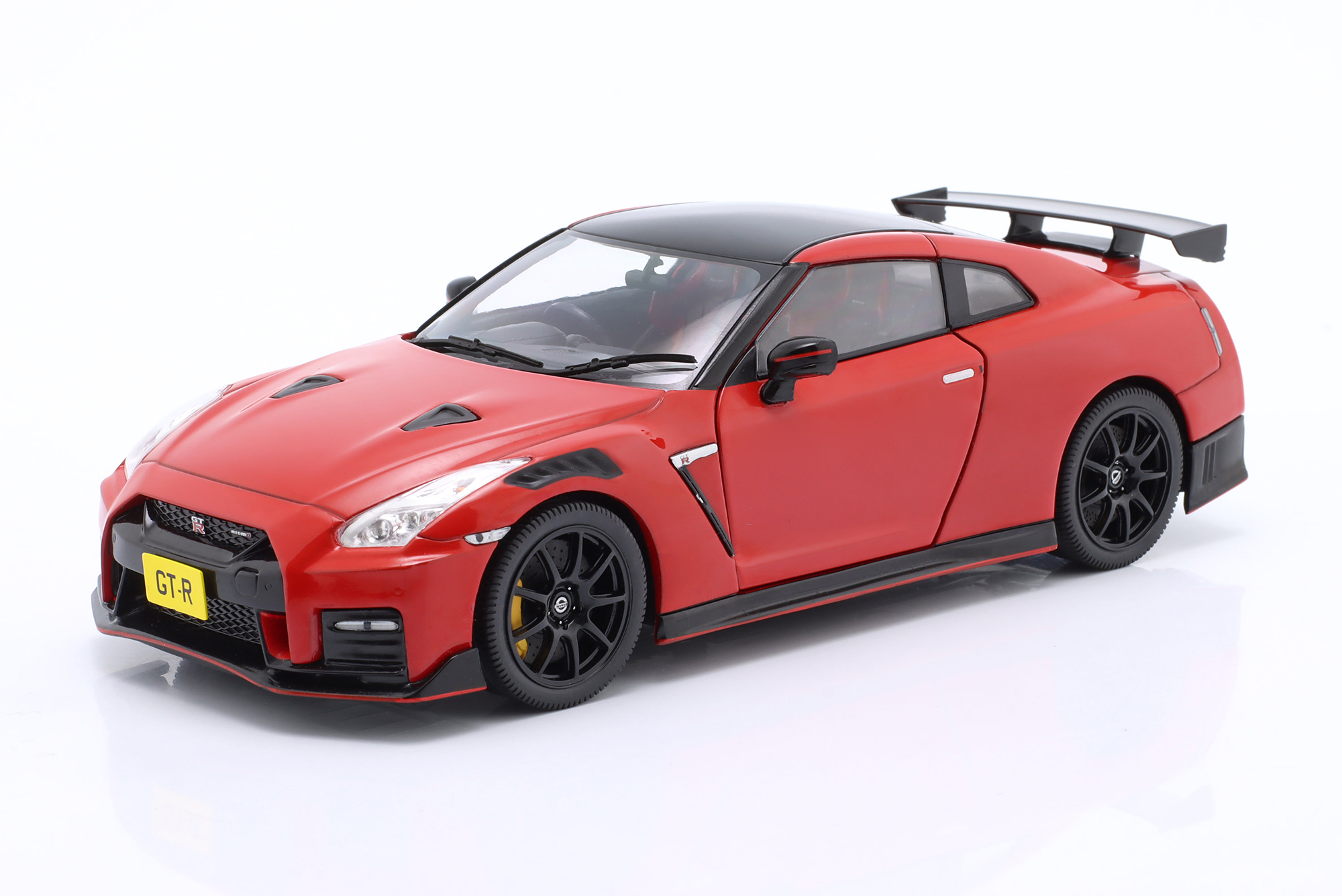 NISSAN GT-R NISMO RED