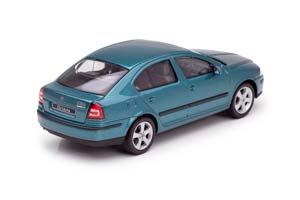 SKODA OCTAVIA 2004 M GREEN ISLAND — фото 2