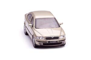 SKODA OCTAVIA 2004 БЕЖЕВЫЙ МЕТАЛЛИК — фото 3