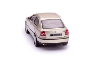 SKODA OCTAVIA 2004 БЕЖЕВЫЙ МЕТАЛЛИК — фото 4