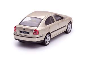 SKODA OCTAVIA 2004 БЕЖЕВЫЙ МЕТАЛЛИК — фото 2