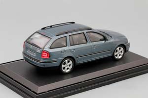 SKODA OCTAVIA COMBI 2005 GRAY GRAPHITE METALLIC / SKODA OCTAVIA COMBI 2005 СЕРЫЙ ГРАФИТОВЫЙ МЕТАЛЛИК — фото 2