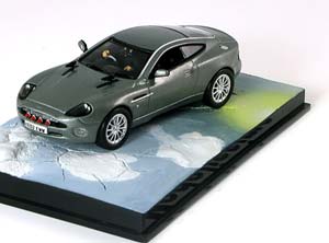 ASTON MARTIN V12 VANQUISH JAMES BOND DIE ANOTHER DAY GREYMETALLIC — фото 1