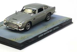 ASTON MARTIN DB 5 JAMES BOND SKYFALL SILVER