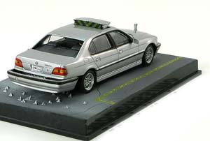 BMW 750IL E38 JAMES BOND TOMORROW NEVER DIES SILVER — фото 2