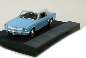 FORD MUSTANG CONVERTIBLE JAMES BOND THUNDERBALL LIGHTBLUE WHITE
