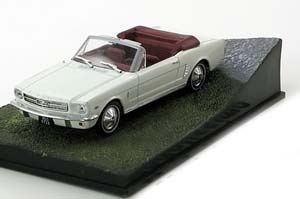 FORD MUSTANG CONVERTIBLE JAMES BOND GOLDFINGER WHITE