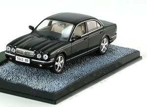 JAGUAR XJ 8 JAMES BOND CASINO ROYALE BLACK