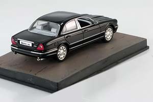 DAIMLER SUPER EIGHT JAMES BOND QUANTUM OF SOLACE BLACK — фото 2