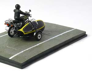 KAWASAKI Z900 MIT SEITENWAGEN JAMES BOND THE SPY WHO LOVED ME BLACK YELLOW — фото 2