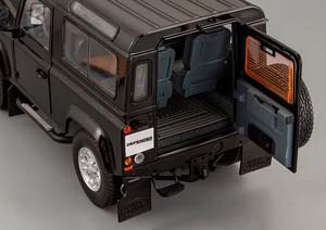 LAND ROVER DEFENDER 90 SANTORINI BLACK — фото 11
