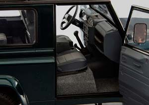 LAND ROVER DEFENDER 90 1984 GREEN METALLIC/BLACK — фото 14
