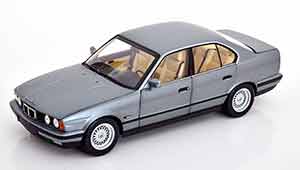 МОДЕЛЬ КОЛЛЕКЦИОННАЯ BMW 535I E34 SALOON 1988 LIGHT GREY METALLIC / БМВ 535 СЕРЫЙ