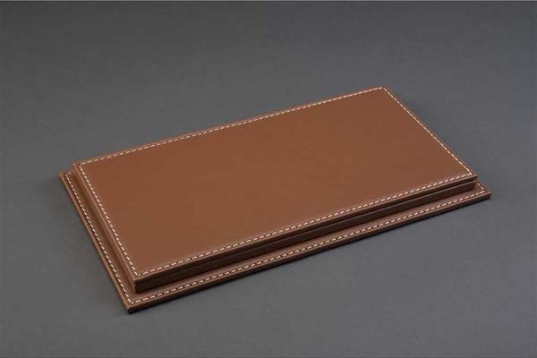 БОКС-ВИТРИНА ДЛЯ МОДЕЛЕЙ 1:12 BROWN LEATHER НАТУРАЛЬНАЯ КОЖА КОРИЧНЕВАЯ (510X240X180 ММ) — фото 2