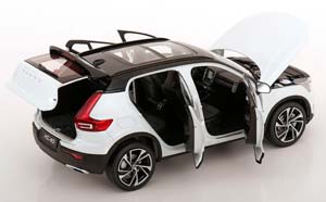 VOLVO XC40 2018 WHITE METALLIC — фото 4