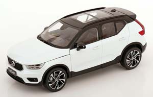 VOLVO XC40 2018 WHITE METALLIC — фото 1