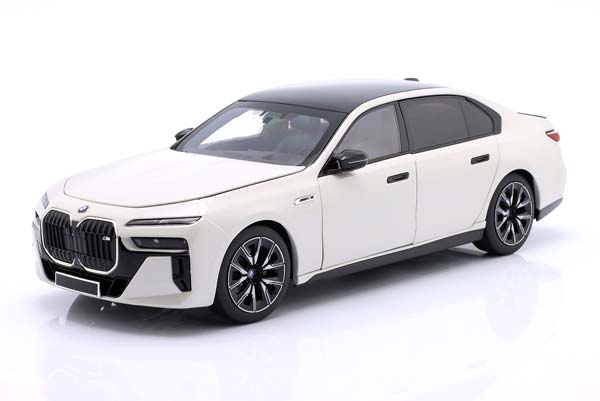 BMW I7 M70 2024 WHITE METALLIC / БМВ 7-Я СЕРИЯ БЕЛЫЙ