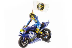 YAMAHA YZR-M1 MOVISTAR YAMAHA VALENTINO ROSSI MOTOGP CATALUNYIA 2018 W/ FIGURINE W/ FLAG — фото 7