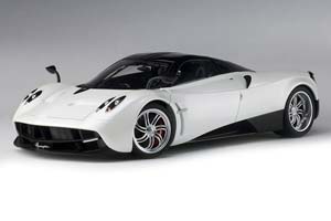 PAGANI HUAYRA 2011 WHITE