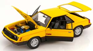 FORD MUSTANG COBRA FASTBACK 1979 BRIGHT YELLOW/BLACK AND RED COBRA HOOD GRAPHICS — фото 3