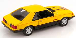 FORD MUSTANG COBRA FASTBACK 1979 BRIGHT YELLOW/BLACK AND RED COBRA HOOD GRAPHICS — фото 2