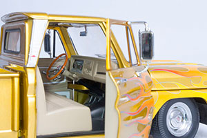 CHEVROLET C-10 STEPSIDE PICK-UP LOWRIDER 1965 METALLIC GOLD — фото 15