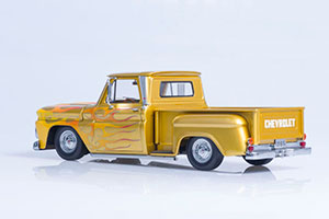 CHEVROLET C-10 STEPSIDE PICK-UP LOWRIDER 1965 METALLIC GOLD — фото 4