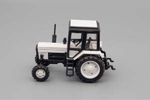 TRACTOR / ТРАКТОР МТЗ-82 БЕЛЫЙ/ЧЕРНЫЙ/ЧЕРНАЯ КРЫША (ПЛАСТИК) — фото 3