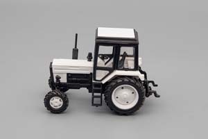 TRACTOR / ТРАКТОР МТЗ-82 БЕЛЫЙ/ЧЕРНЫЙ/ЧЕРНАЯ КРЫША (ПЛАСТИК) — фото 4