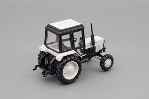 TRACTOR / ТРАКТОР МТЗ-82 БЕЛЫЙ/ЧЕРНЫЙ/ЧЕРНАЯ КРЫША (ПЛАСТИК) — фото 2