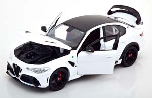 ALFA ROMEO GIULIA GTAM 2020 WHITE METALLIC — фото 3