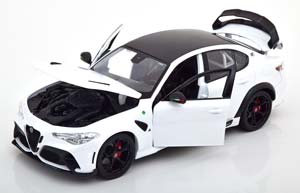ALFA ROMEO GIULIA GTAM 2020 WHITE METALLIC — фото 3