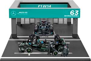 MERCEDES F1 W15 E PERFORMANCE PIT STOP DIORAMA SET 2024 — фото 1