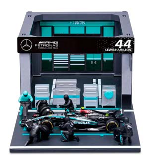 MERCEDES F1 W15 E PERFORMANCE PIT STOP DIORAMA SET 2024