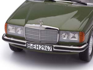 MERCEDES 280CE C123 COUPE 1980 DARK GREEN METALLIC — фото 5