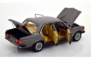 MERCEDES W123 200 1982 ANTHRACITE METALLIC — фото 4