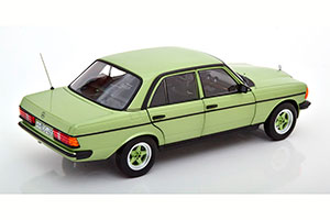 MERCEDES W123 200 AMG 1984 SILVER GREEN METALLIC — фото 2