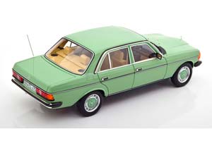 MERCEDES W123 200 SALOON 1982 LIGHT GREEN / МЕРСЕДЕС КУЗОВ 123 ЗЕЛЕНЫЙ — фото 2