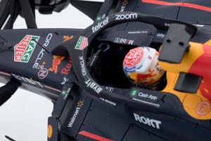 RED BULL RB19 HONDA RBPT ORACLE F1 SIEGER GP BAHRAIN 2023 MAX VERSTAPPEN (С АКРИЛОВЫМ БОКСОМ) — фото 4