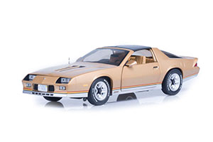 CHEVROLET CAMARO 1982 GOLDEN — фото 1