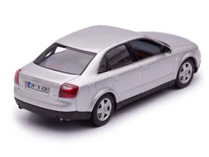 AUDI A4 B6 2000 СЕРЕБРИСТЫЙ — фото 4
