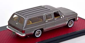 CHEVROLET SUBURBAN 1981 GREYMETALLIC SILVER — фото 2