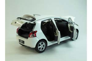 TOYOTA YARIS 2008 БЕЛЫЙ — фото 2