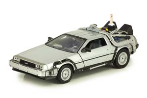 DELOREAN DMC-12 BACK TO THE FUTURE PART 1-3 1985-90 / ДЕЛОРЕАН ДМС-12 НАБОР ИЗ 3-Х МАШИН (ИЗ КИНОФИЛЬМА НАЗАД В БУДУЩЕЕ) — фото 7