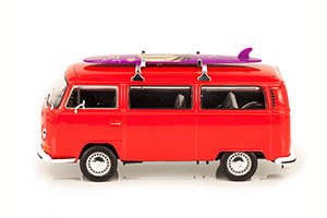 VW VOLKSWAGEN BUS T2 1972 RED WITH SURF BOARD — фото 9
