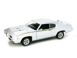 PONTIAC GTO 1969 БЕЛЫЙ
