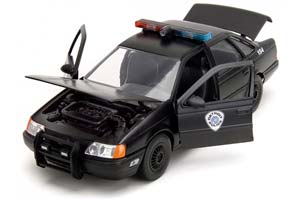 FORD TAURUS POLICE 1986 ROBOCOP (ПОЛИЦИЯ ИЗ ФИЛЬМА РОБОКОП) С ФИГУРКОЙ — фото 2